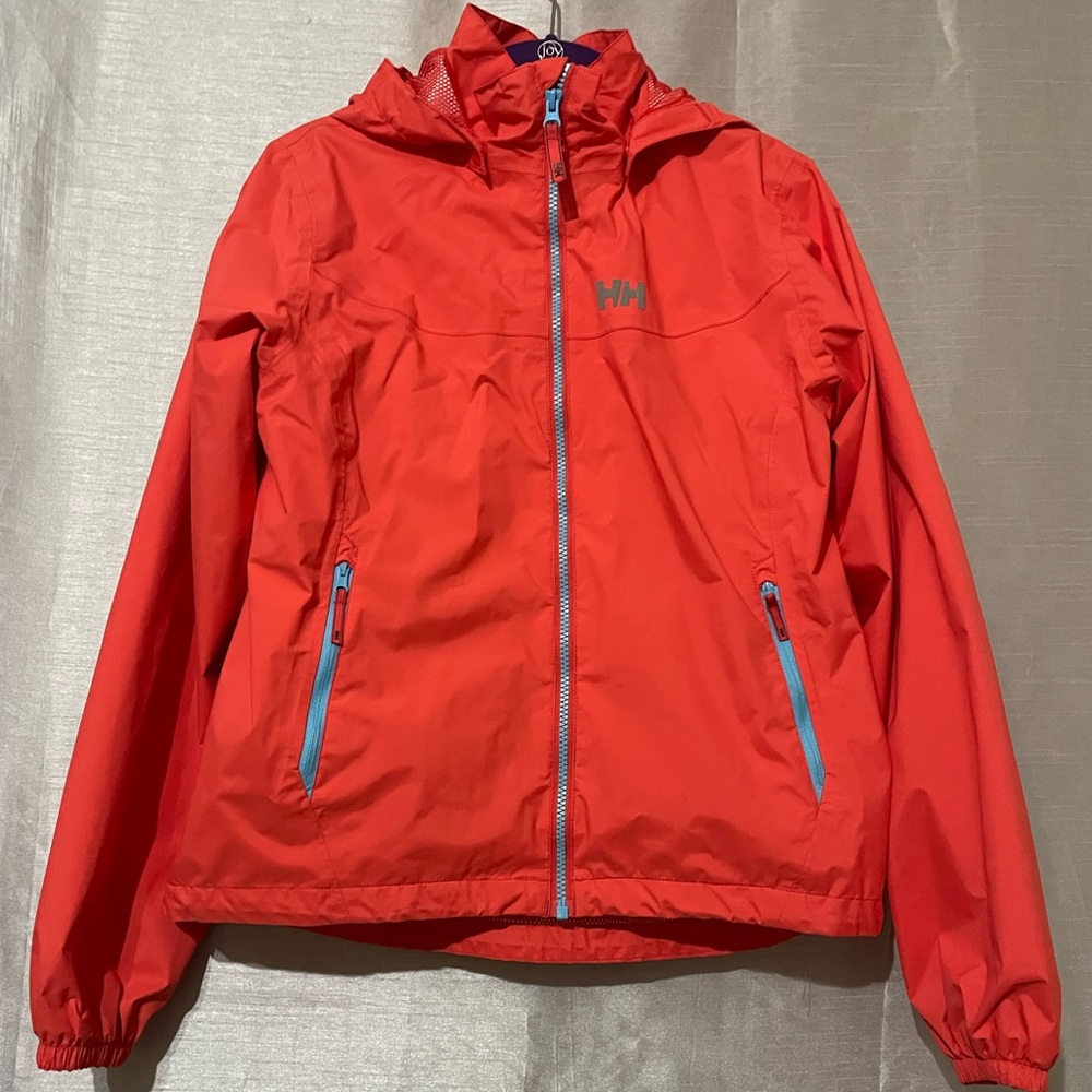 Helly Hansen Windbreaker in Coral
